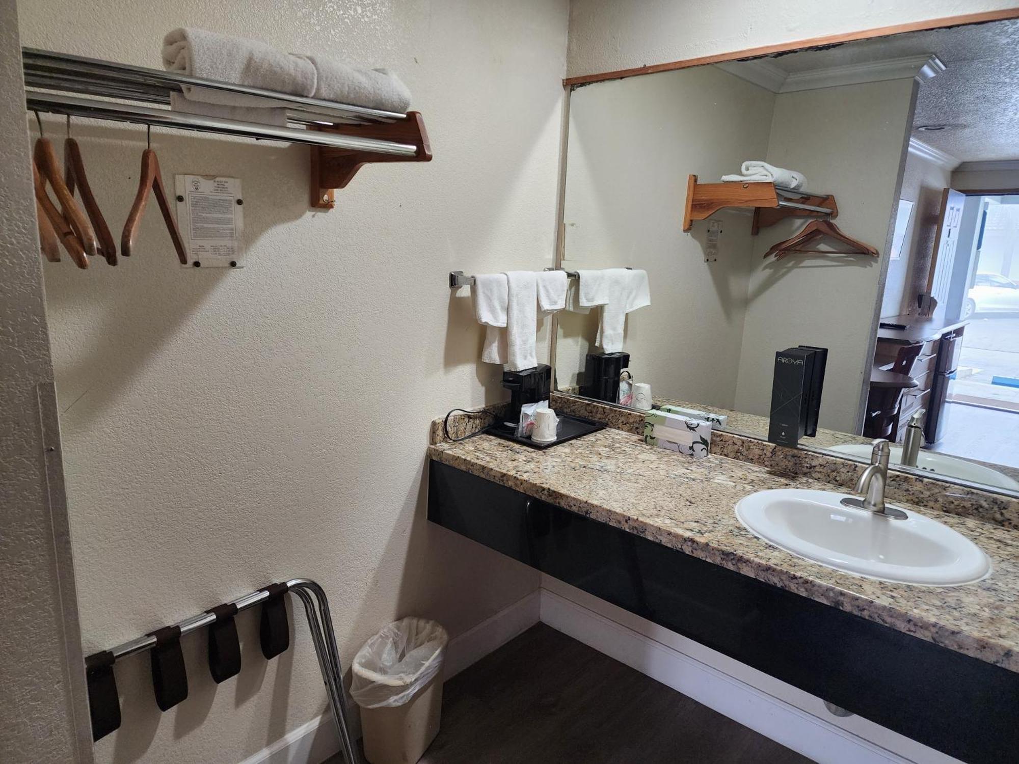 Budget Inn Corcoran Εξωτερικό φωτογραφία