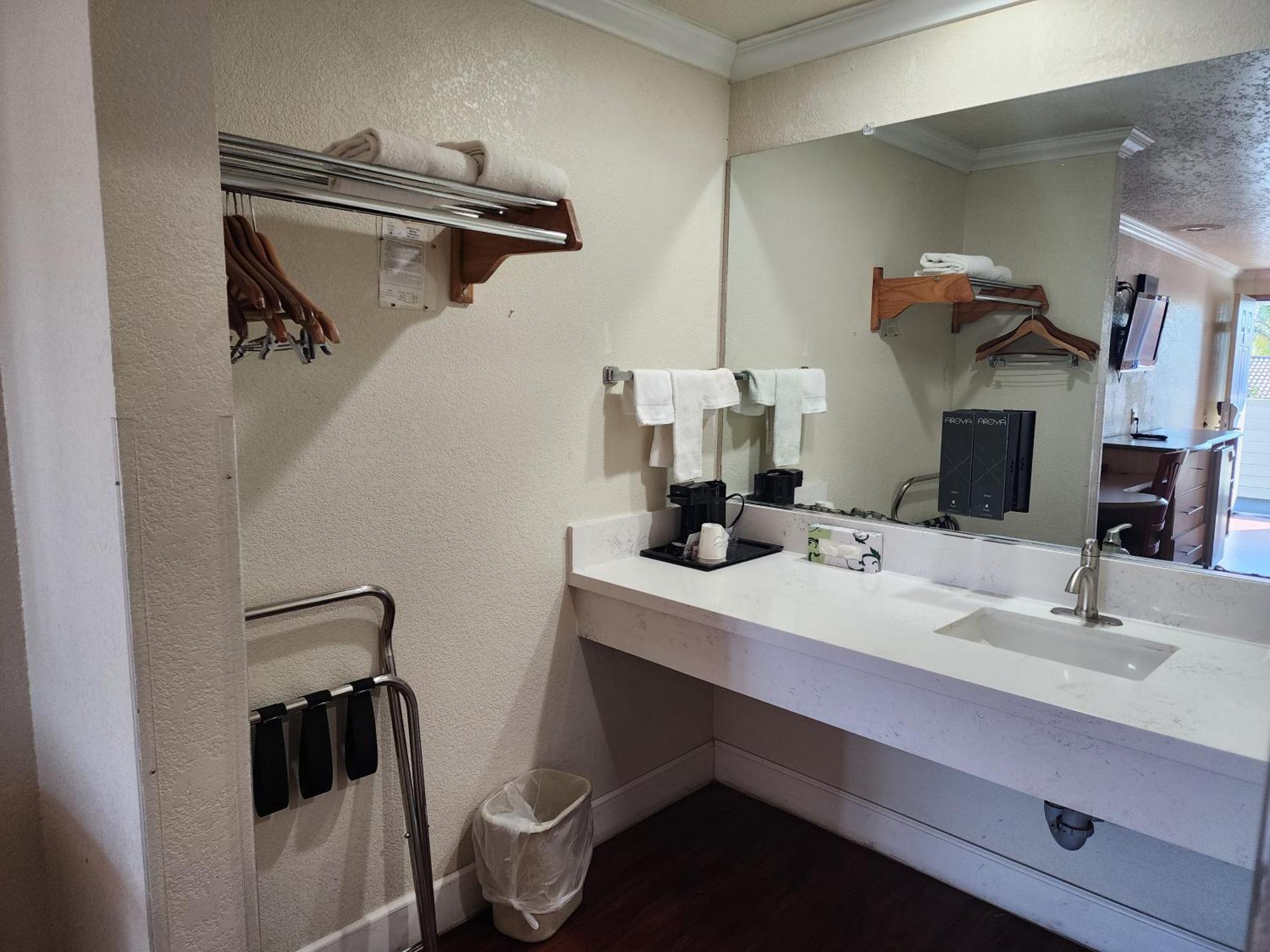 Budget Inn Corcoran Εξωτερικό φωτογραφία